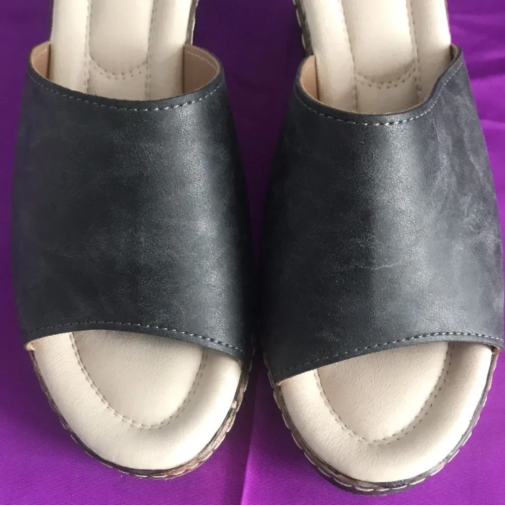 NWOT B Comfort charcoal gray faux leather slip on summer wedge sandals size 10